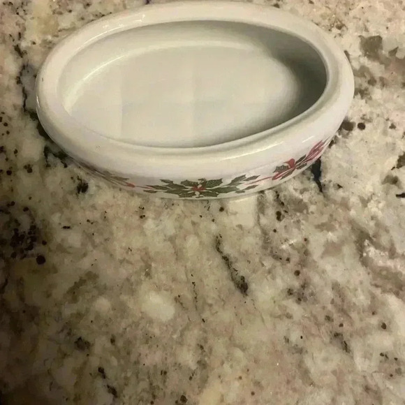 Vintage Christmas Holiday Soap Dish with red ribbon holly berries with gold trim - Picture 5 of 5